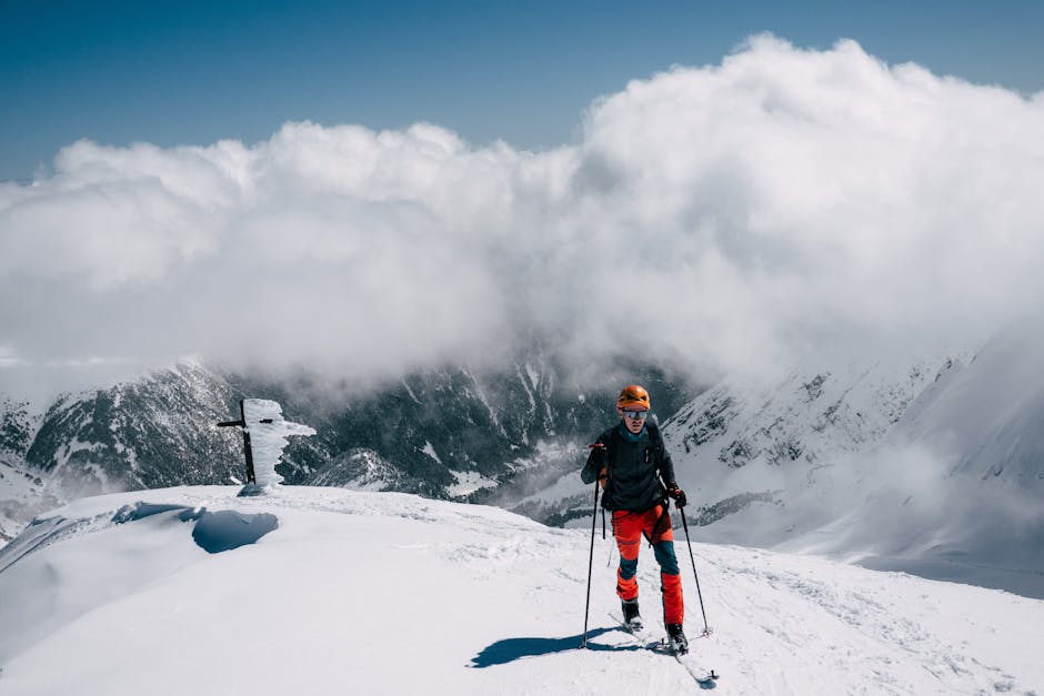 Turista na hore sleduje počasie